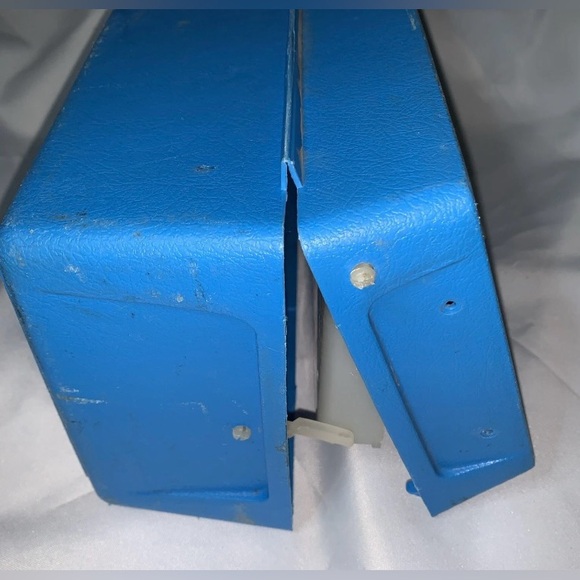 EMCO Blue Plastic Fishing Tackle Box with Handle Fish Stories Compartments - Picture 5 of 11